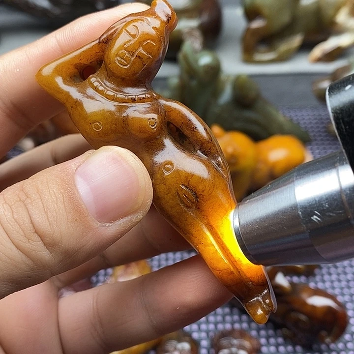 蛇纹石玉未镶嵌颈饰