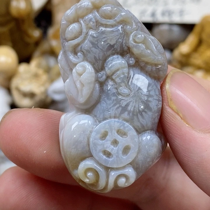 颈饰未镶嵌硅化珊瑚（珊瑚玉）