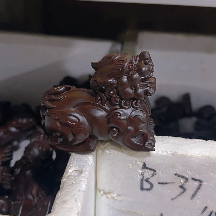 木黑檀木11卧貔貅一只