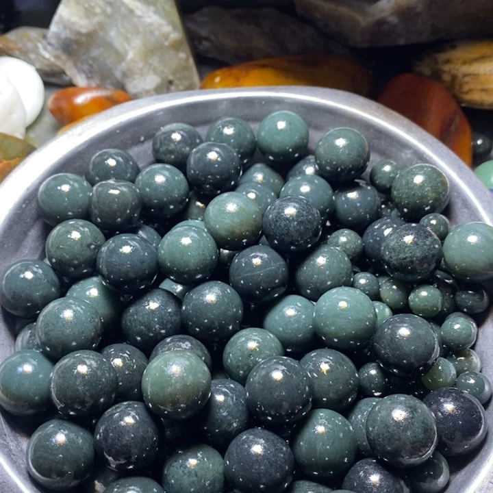 透闪石质玉未镶嵌珠宝半成品