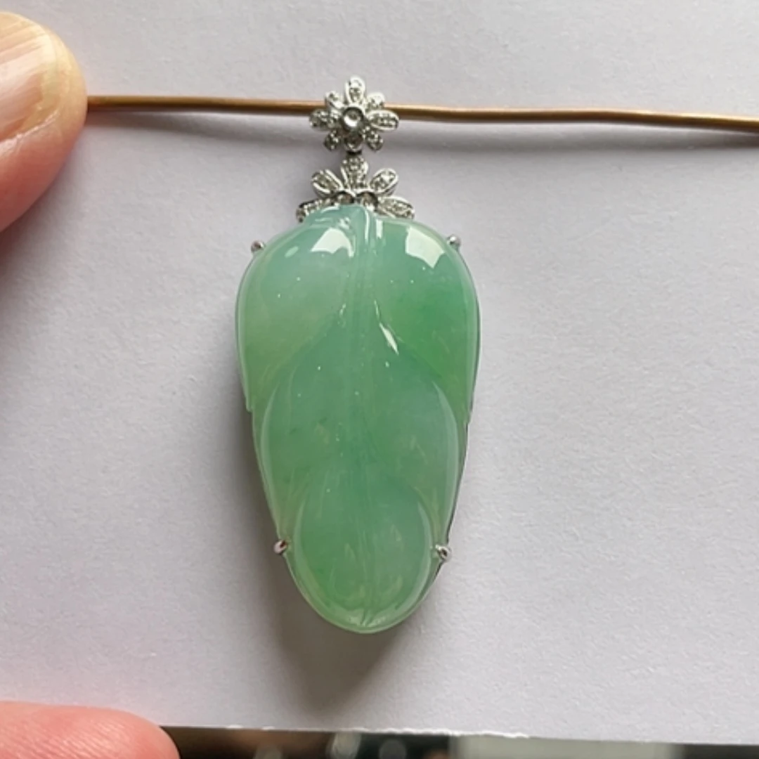 【闪购商品】吊坠(不含链)18K金镶嵌翡翠