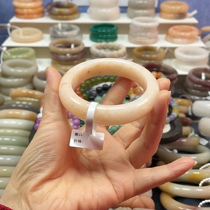 石英岩玉未镶嵌手镯