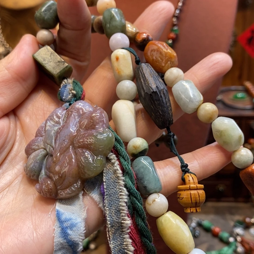 翡翠吊坠(赠链)未镶嵌