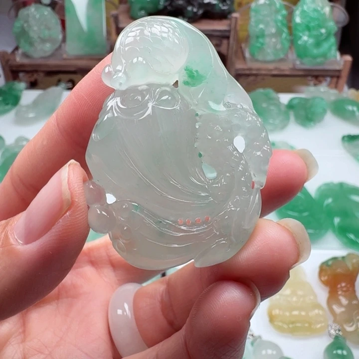 颈饰未镶嵌石英质玉