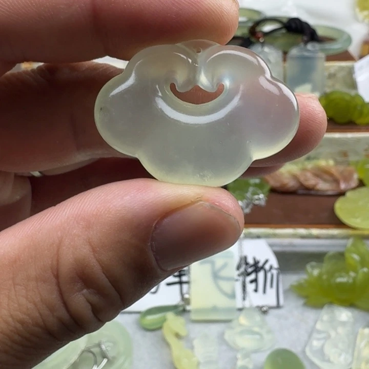 未镶嵌蛇纹石玉颈饰