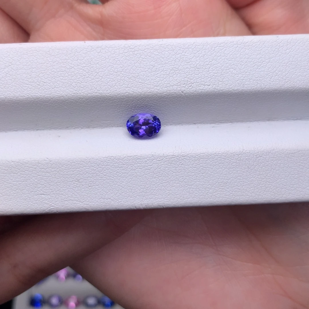 未镶嵌裸石坦桑石龙*1.04ct   5×7