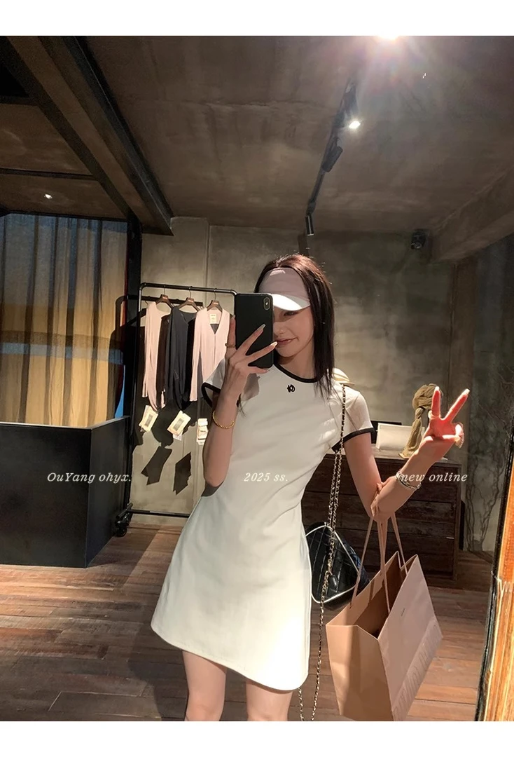 欧阳 4/14 20点【高尔夫少女】撞色刺绣短袖修身针织连衣裙