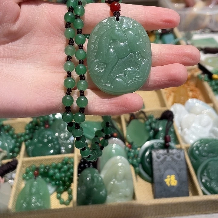 石英质玉未镶嵌颈饰