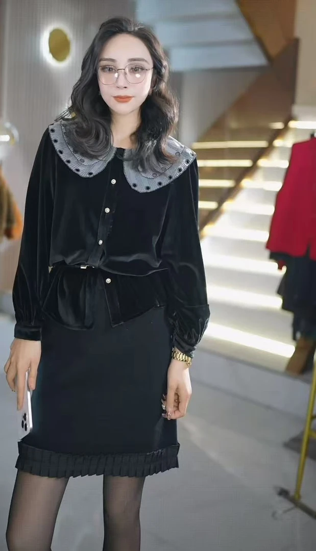 新春时尚百搭女士镂空拼蕾丝花边领长袖丝绒衬衫8W+006972m