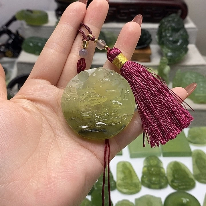 未镶嵌蛇纹石玉挂件