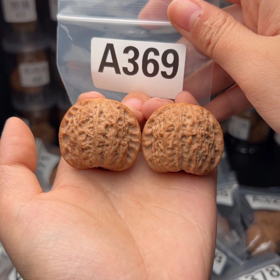 文玩核桃吊坠血麒麟39+