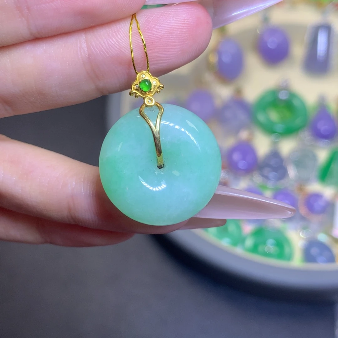 翡翠18K金镶嵌颈饰