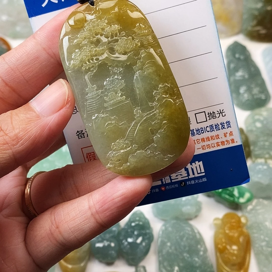 翡翠未镶嵌颈饰山水