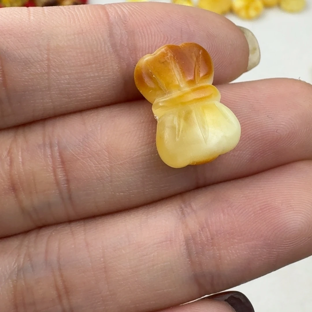 蜜蜡未镶嵌珠宝奇石全品 17.3×11.2×6.9mm