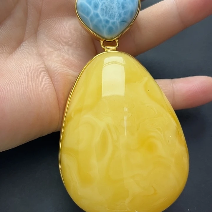 琥珀未镶嵌裸石吊坠