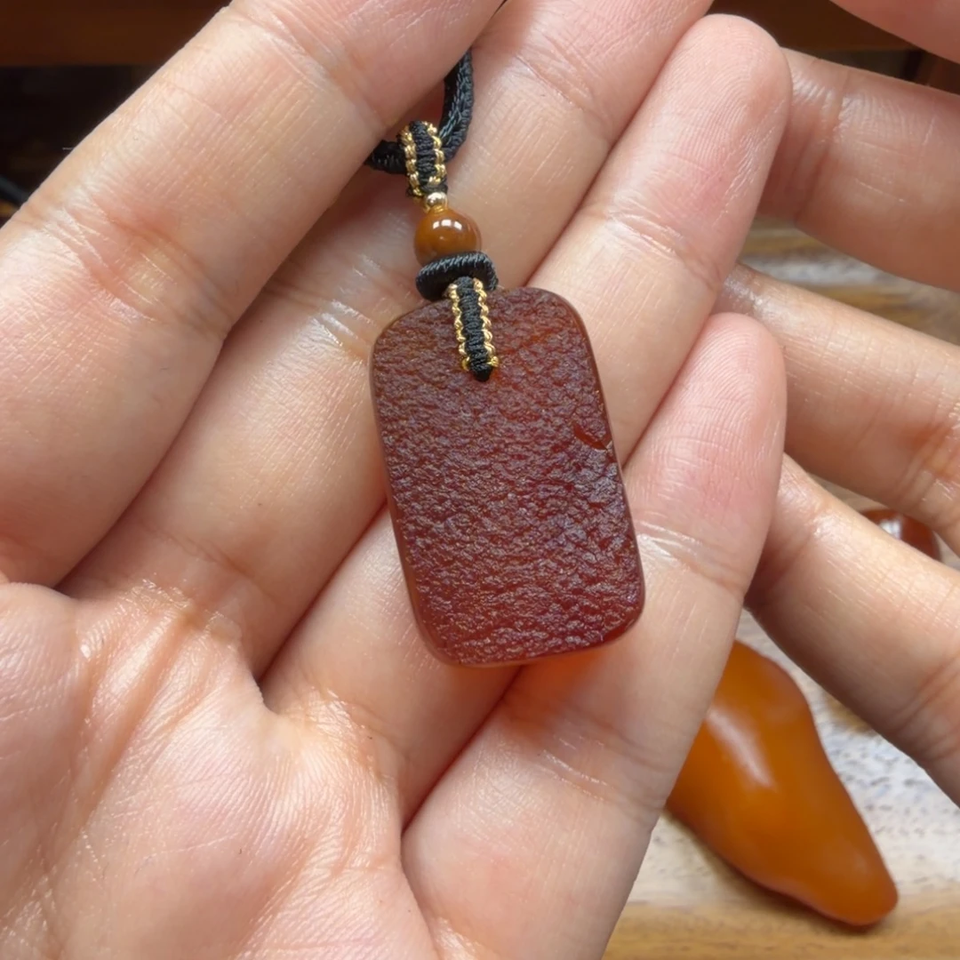 琥珀未镶嵌吊坠(赠链)