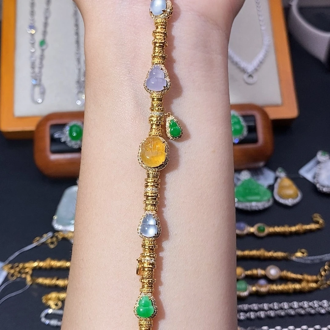 颈饰18K金镶嵌翡翠盘缠