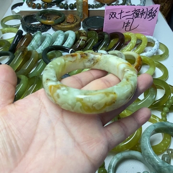 蛇纹石玉未镶嵌手镯