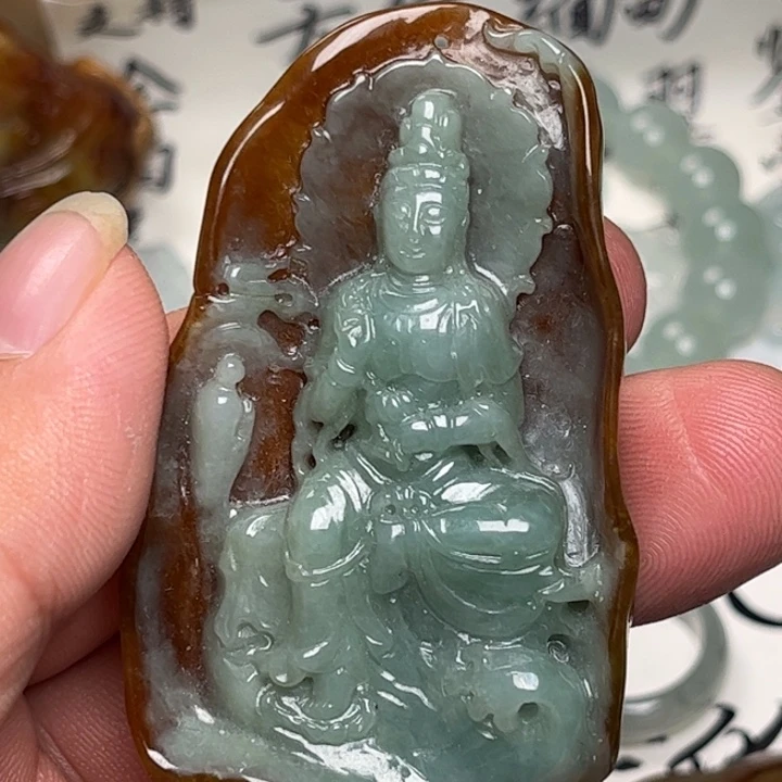 翡翠未镶嵌颈饰观音