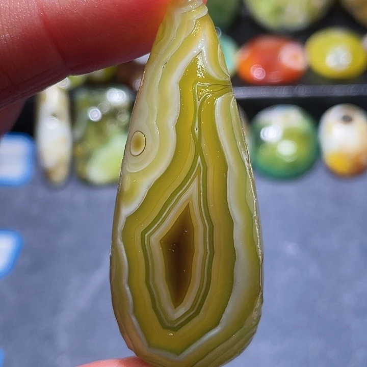 玛瑙/玉髓未镶嵌珠宝奇石