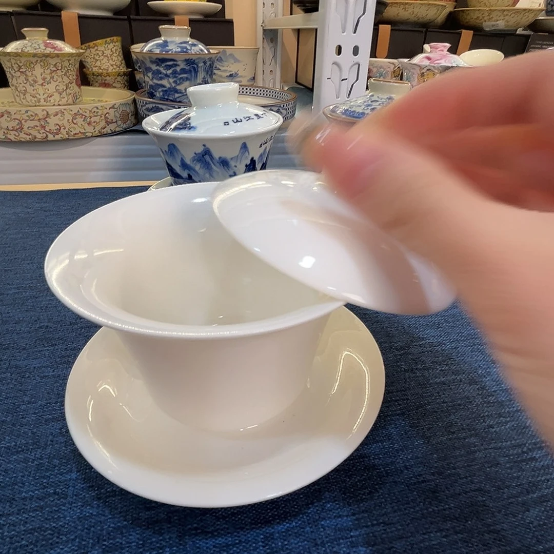 这些盖碗很漂亮！！！