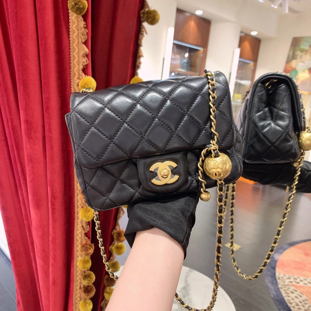 95新 Chanel/香奈儿 金球方胖子黑金羊皮单肩包/74297329