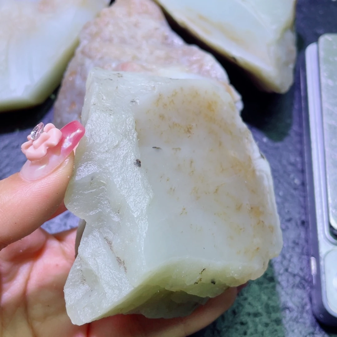 每***好和田玉未镶嵌珠宝半成品