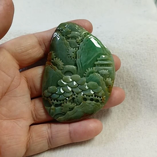 翡翠颈饰未镶嵌青*