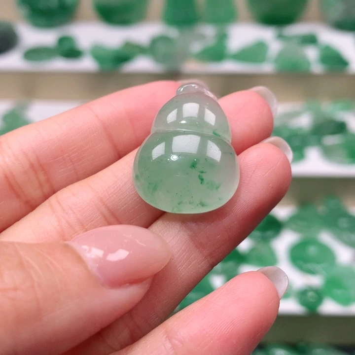 颈饰未镶嵌石英质玉