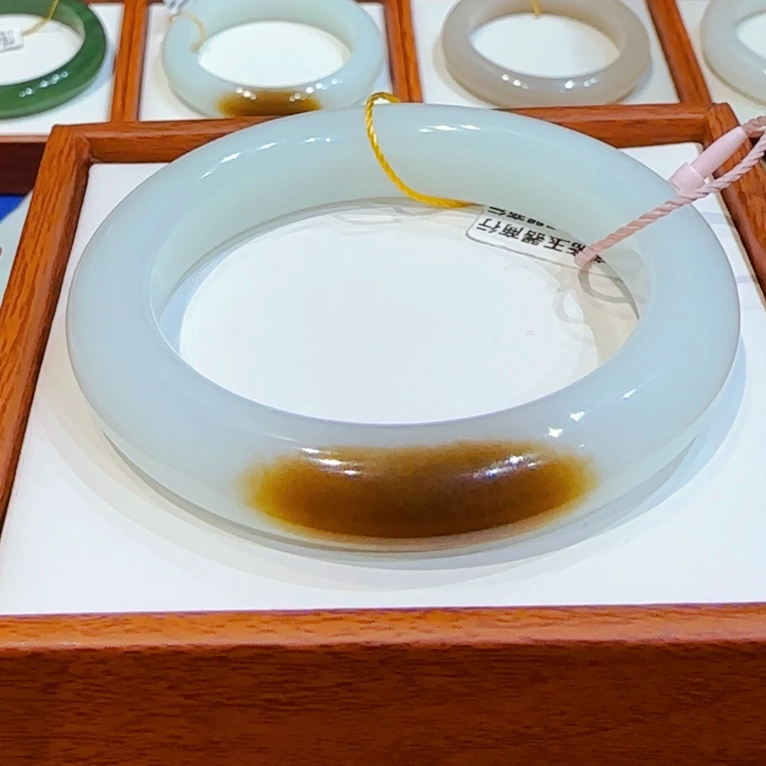 毛***妈和田玉未镶嵌手镯