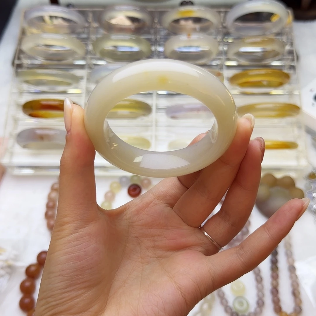 石英质玉（佘太翠）未镶嵌手镯