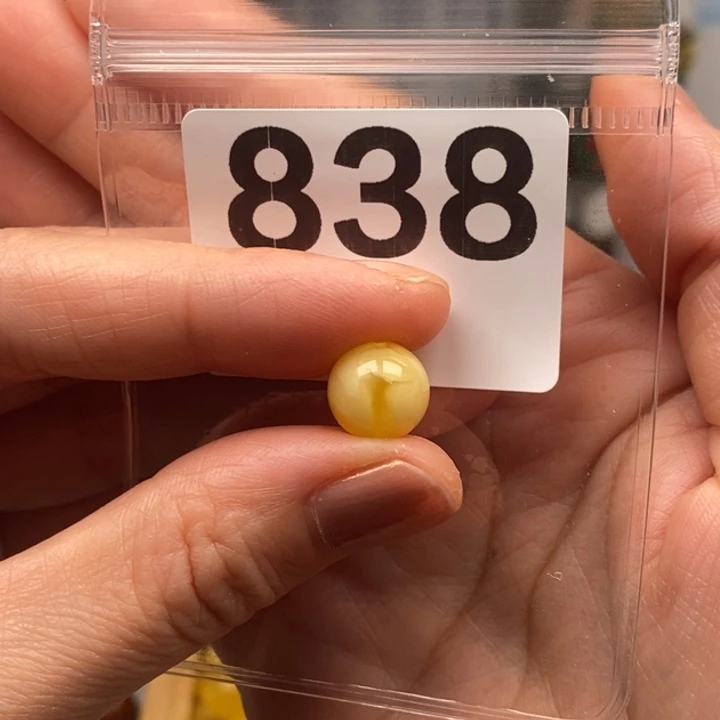 吉***爸蜜蜡未镶嵌裸石10.5