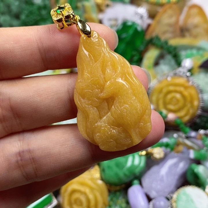 翡翠未镶嵌吊坠(赠链)