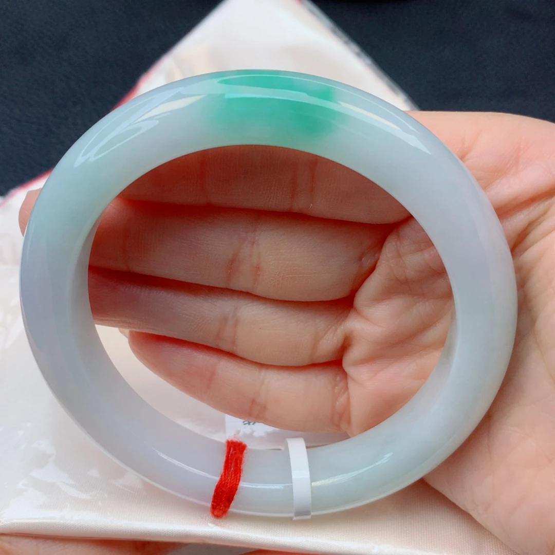 翡翠未镶嵌手镯60-61淡春彩飘一摸阳绿