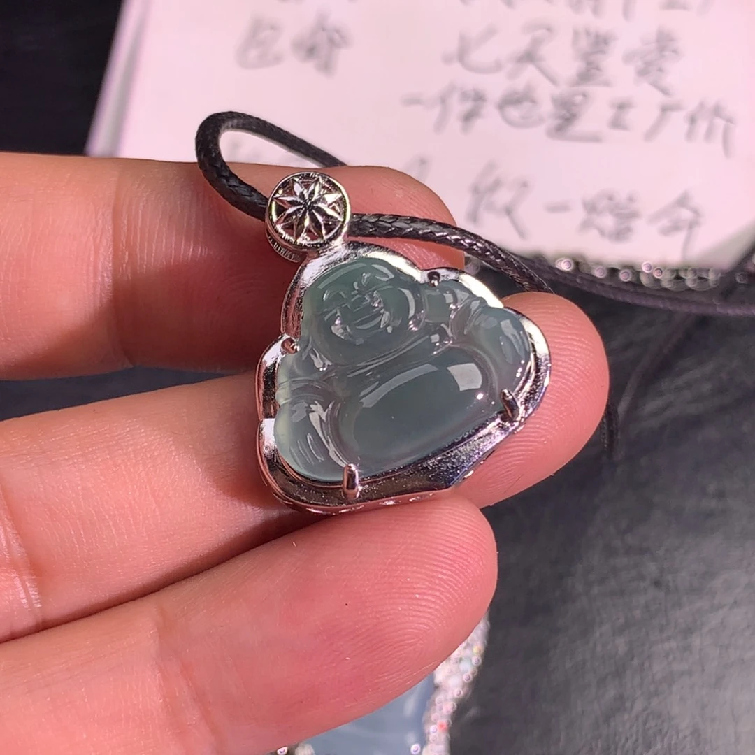 翡翠未镶嵌颈饰佛公