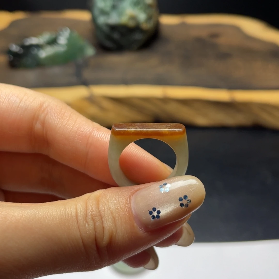 未镶嵌定制翡翠冰红马鞍戒指