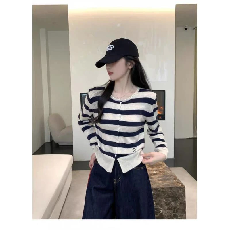 港味字母刺绣卷边针织开衫女早秋软糯休闲小个子复古百搭长袖