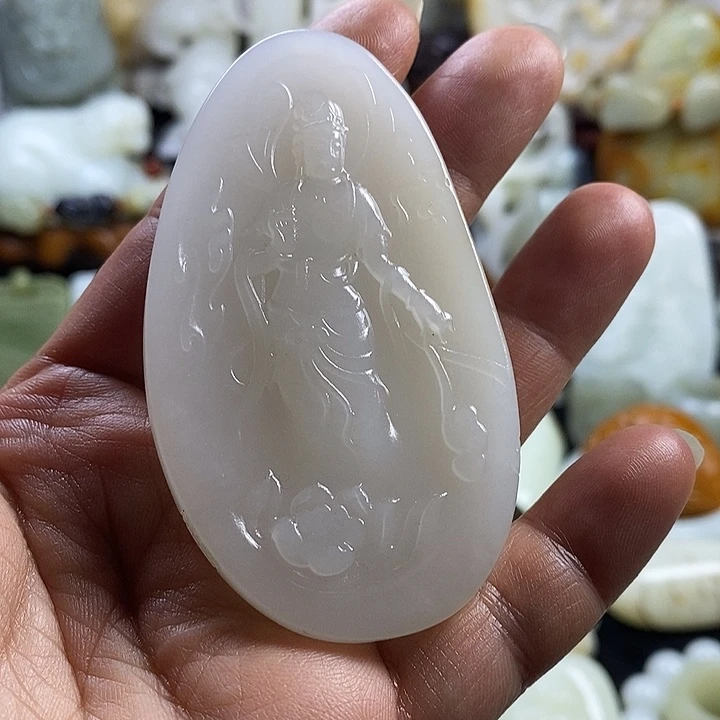 和田玉未镶嵌把件