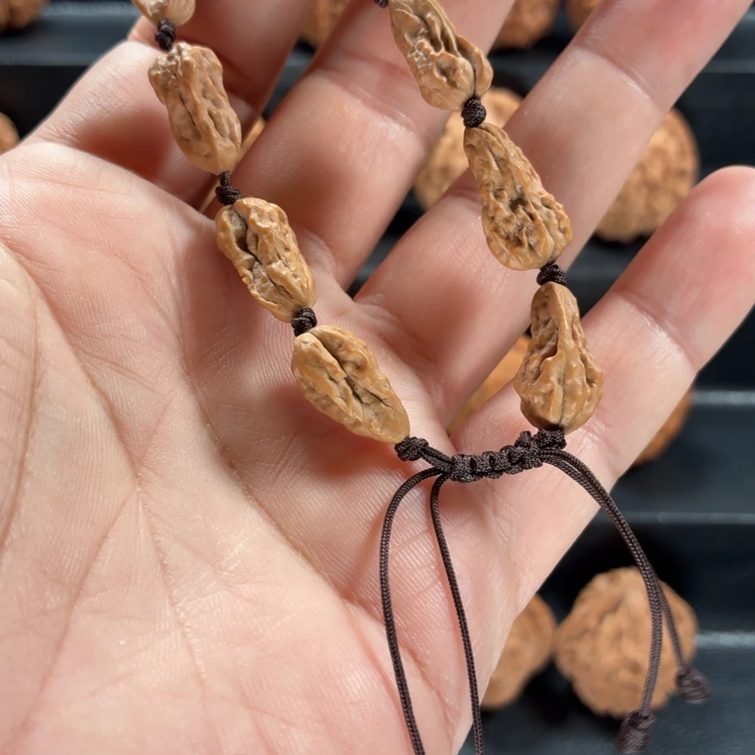 把件桃核嵩山蛤蟆手串