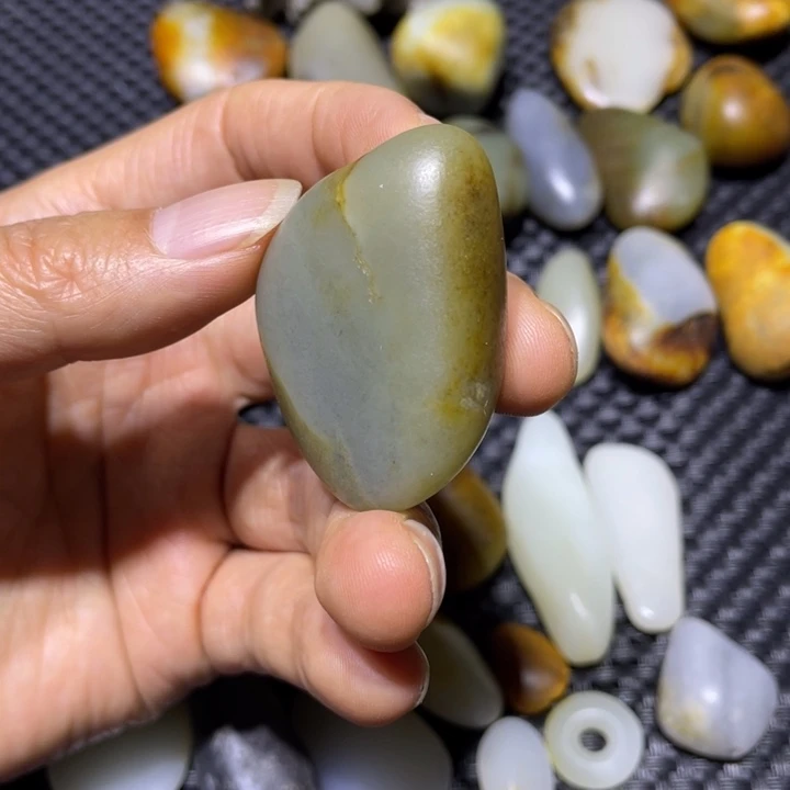 和田玉未镶嵌珠宝奇石