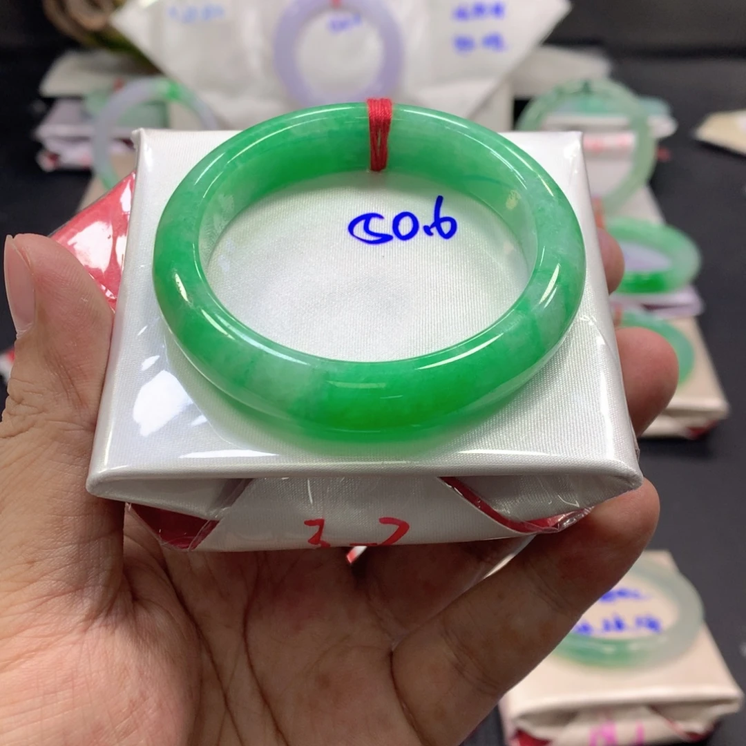 翡翠未镶嵌手镯翡翠