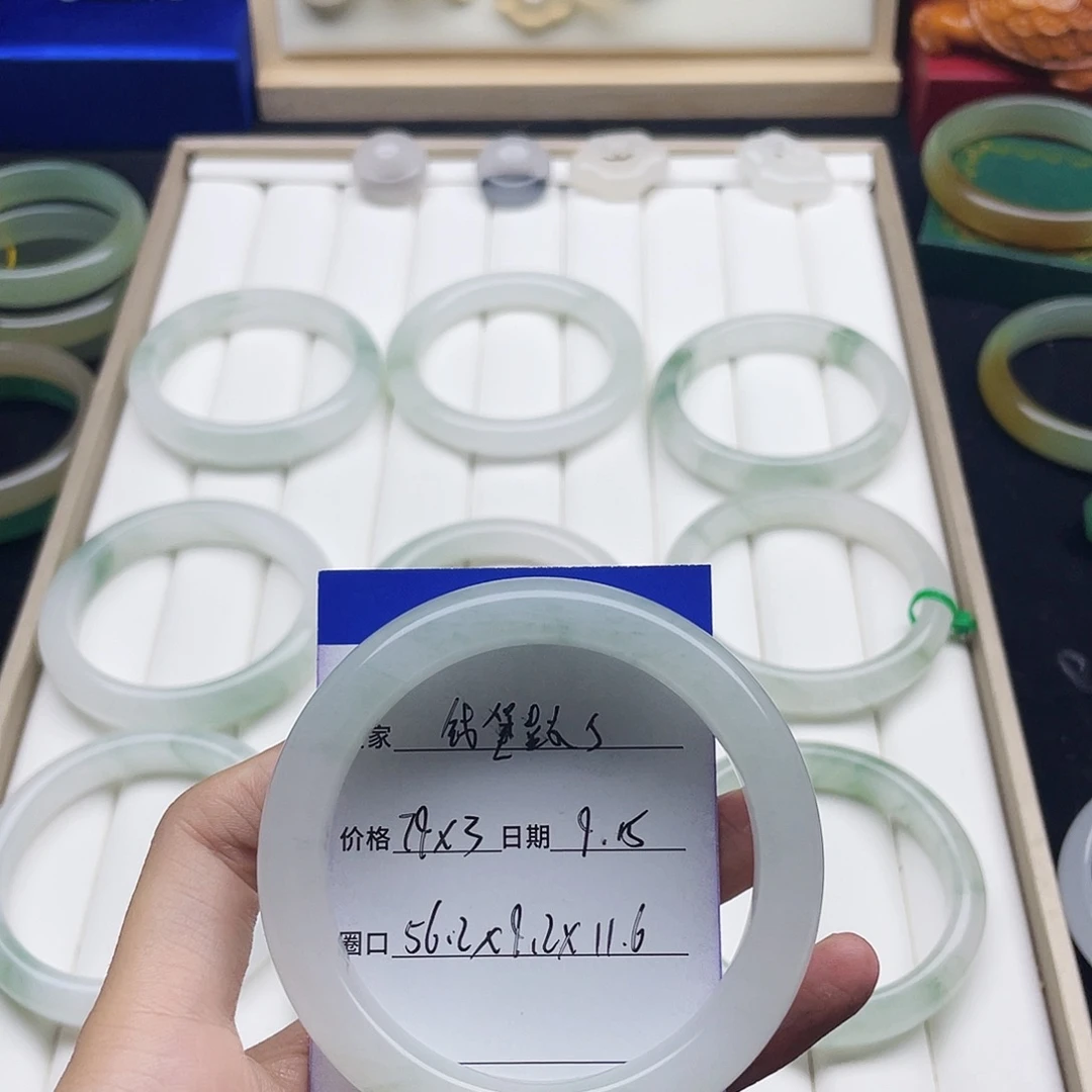 未镶嵌手镯石英岩玉