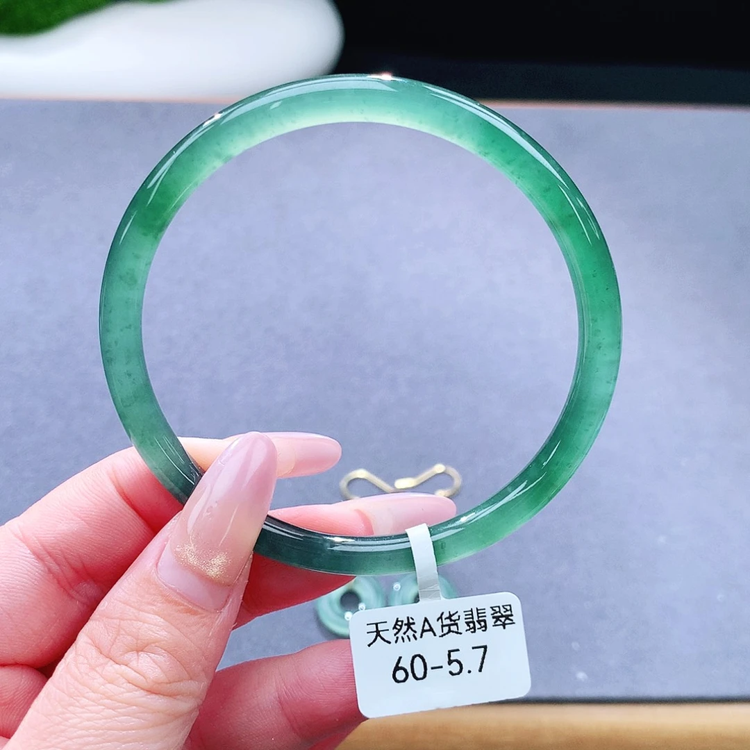 未镶嵌手镯（圆镯）翡翠