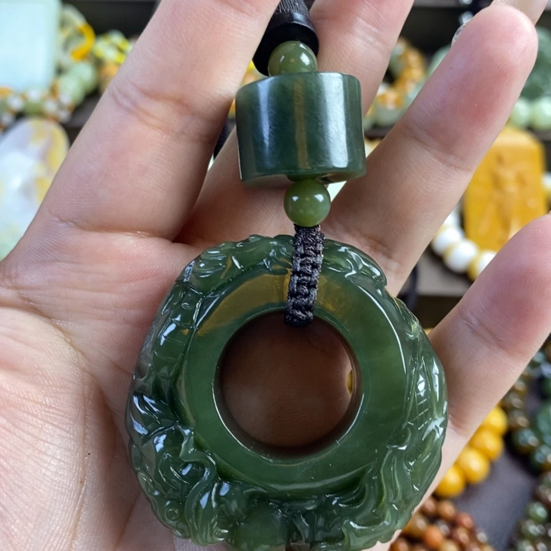 阿***鹰透闪石质玉未镶嵌把件