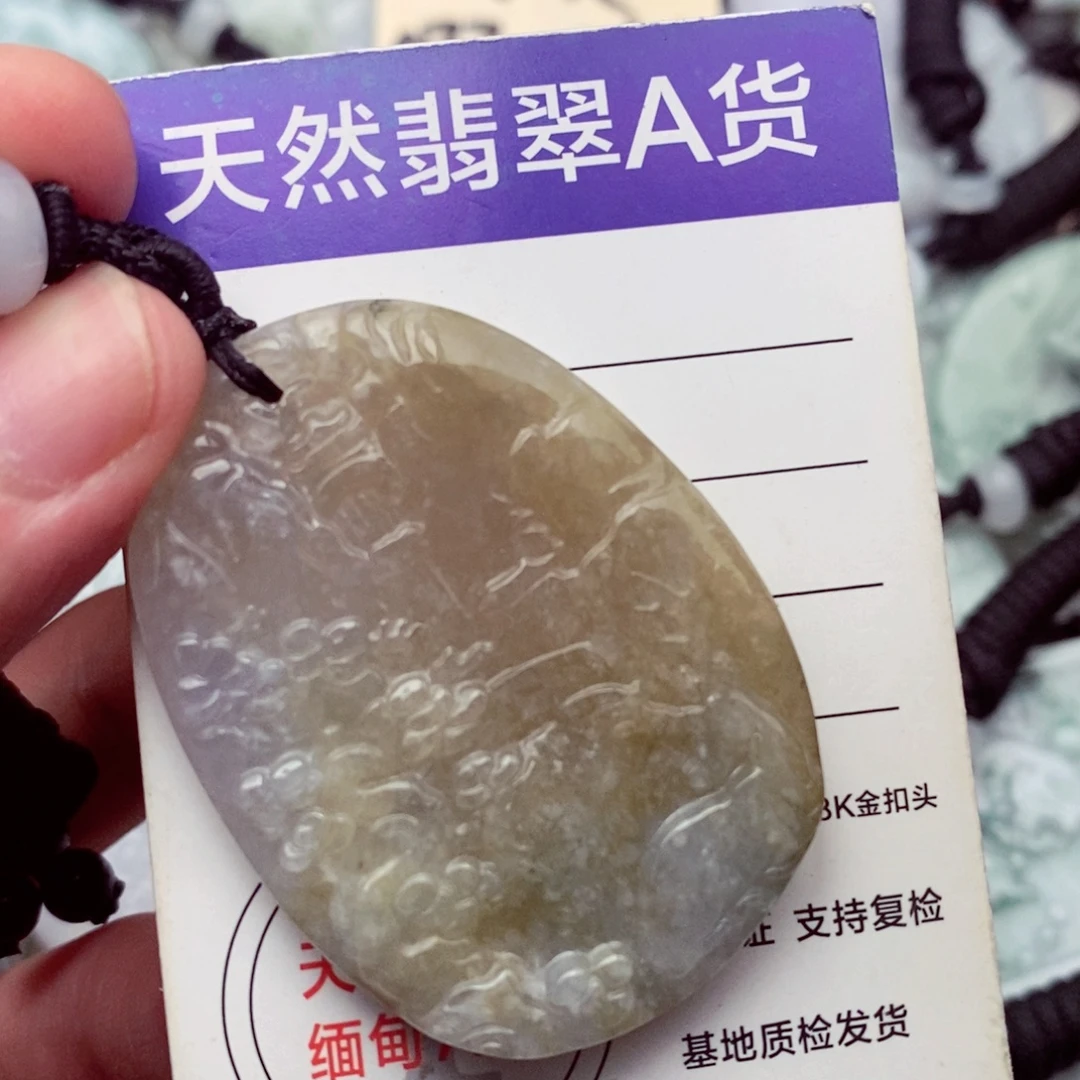 翡翠挂件未镶嵌翡翠