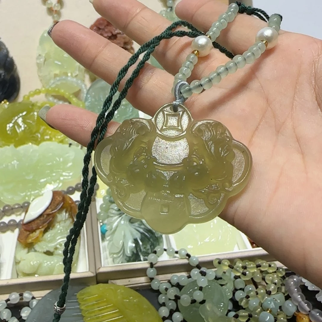 未镶嵌蛇纹石玉吊坠