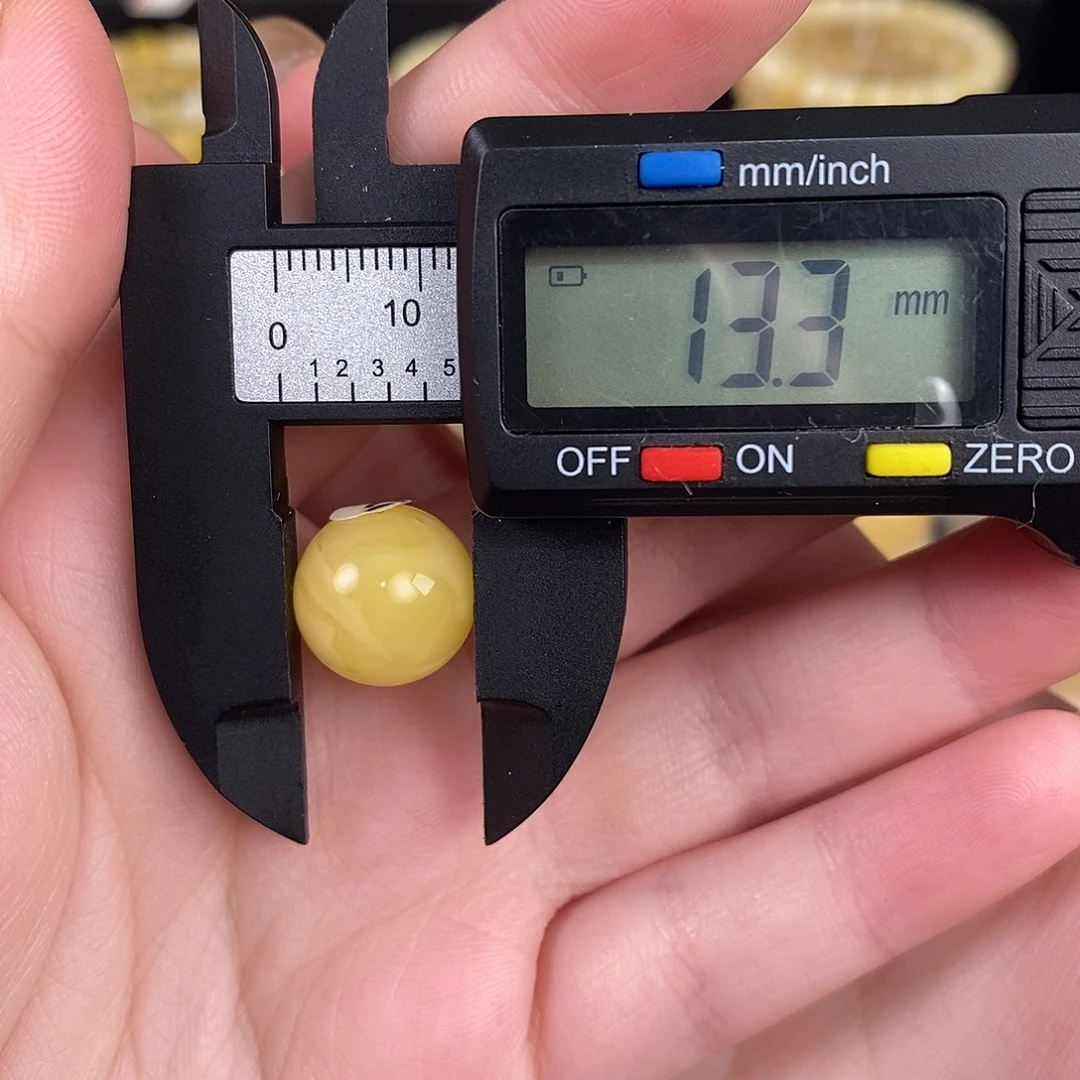 蜜蜡未镶嵌珠宝奇石