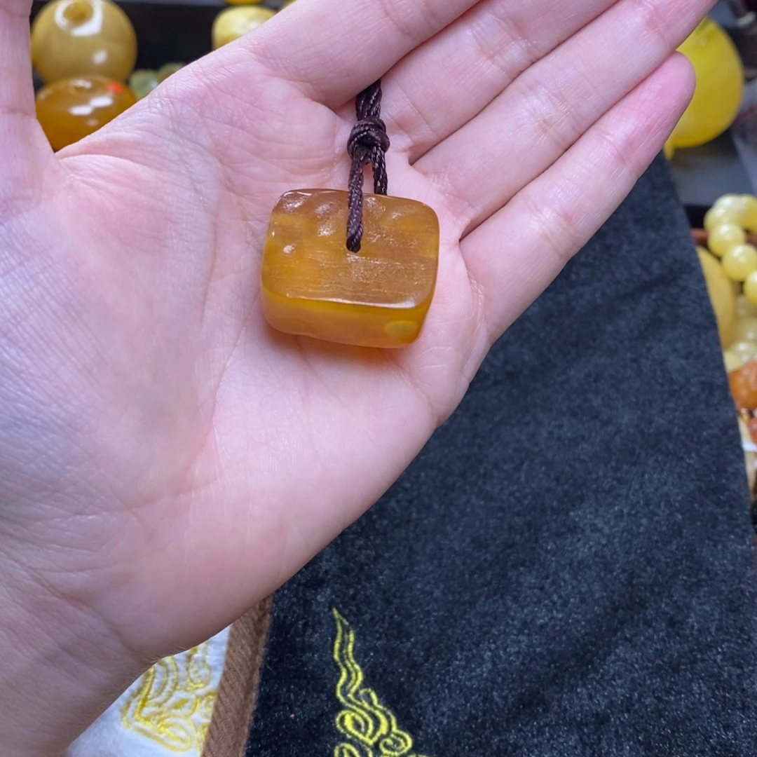 琥珀未镶嵌珠宝奇石