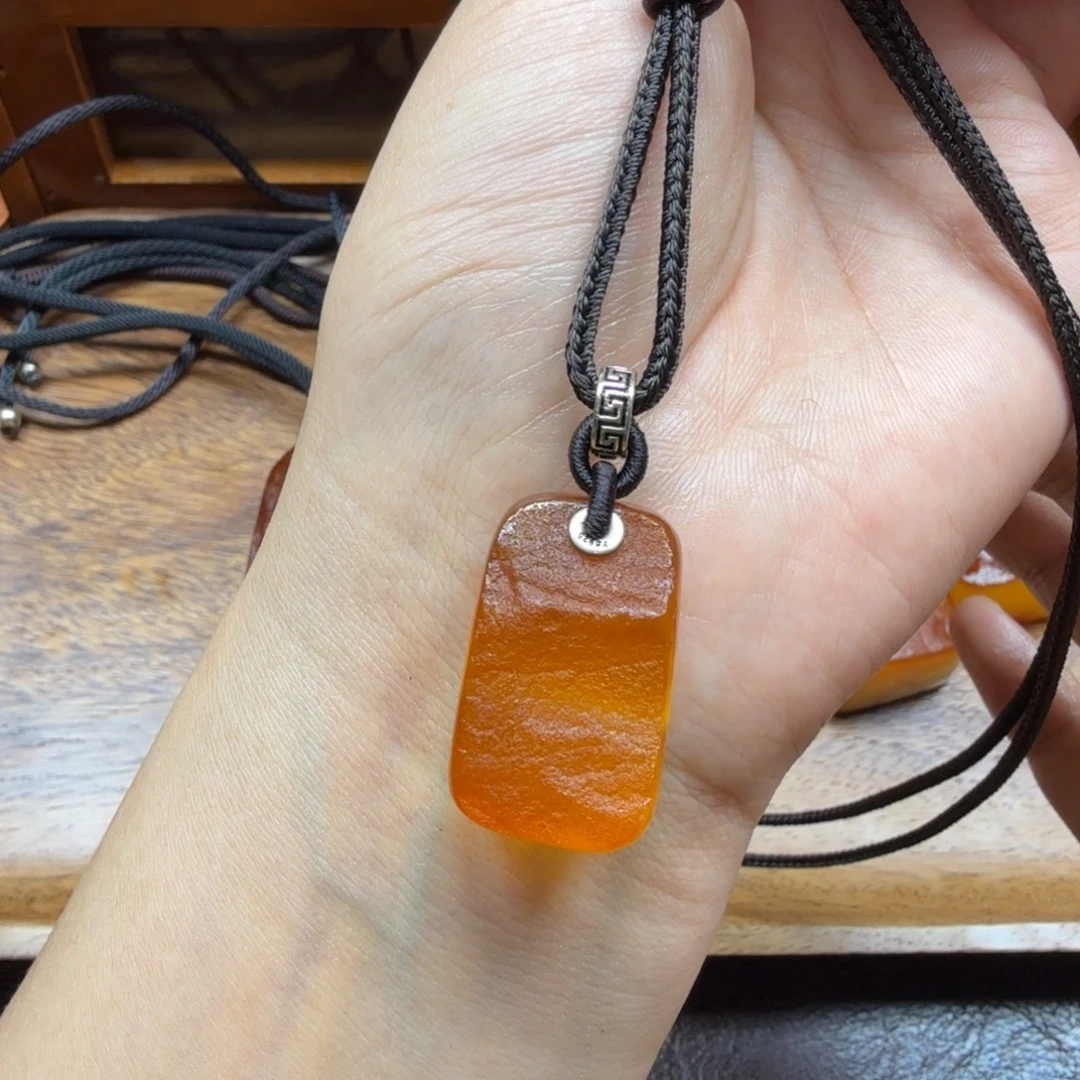 琥珀未镶嵌吊坠(赠链)