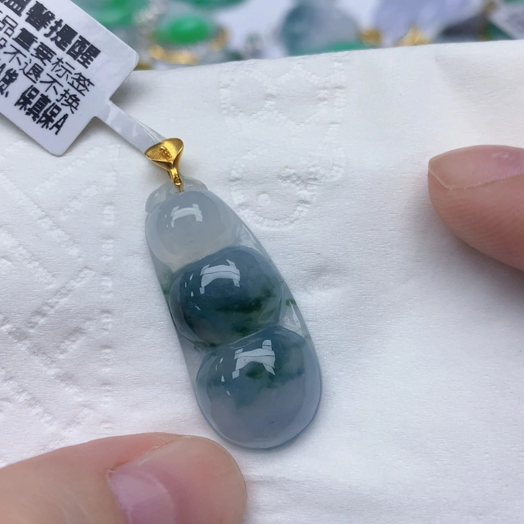 颈饰18K金镶嵌翡翠九元证书费自理